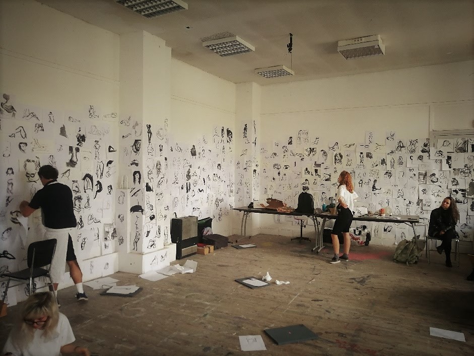 L'atelier des 1res années pendant un workshop de dessin avec Raphaël Larre.