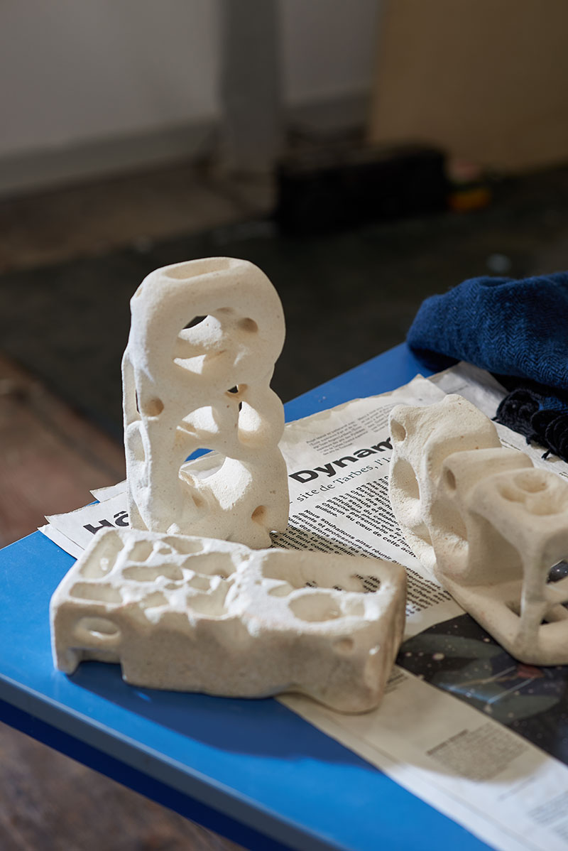 *Brique-dentelles*, 3 briques en béton cellulaire de 11x22x6 cm, 2018.