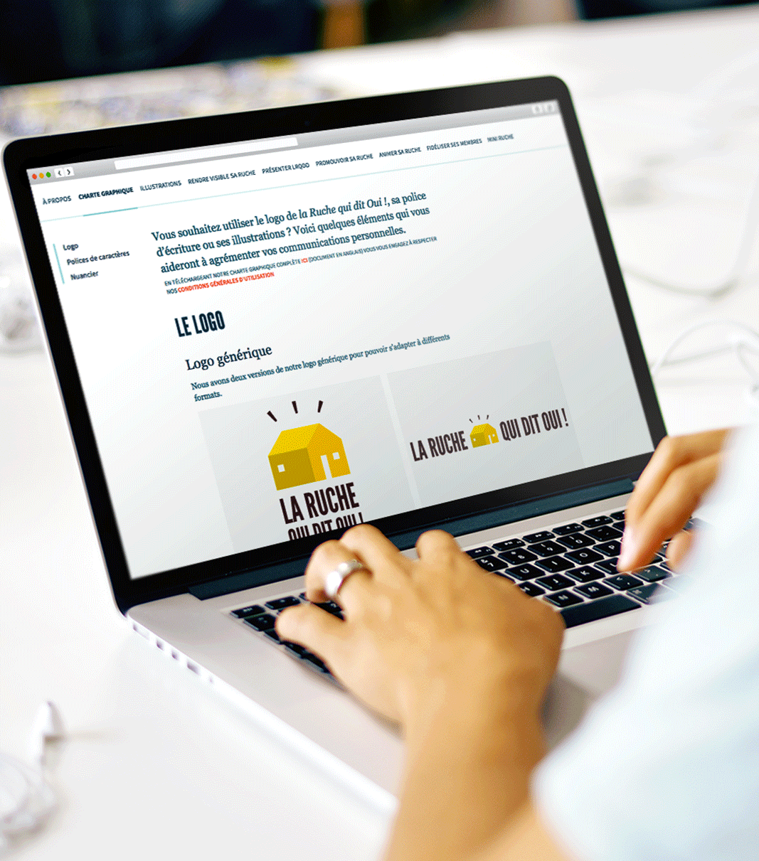 creation-d-un-centre-de-ressources-graphiques-en-ligne.gif