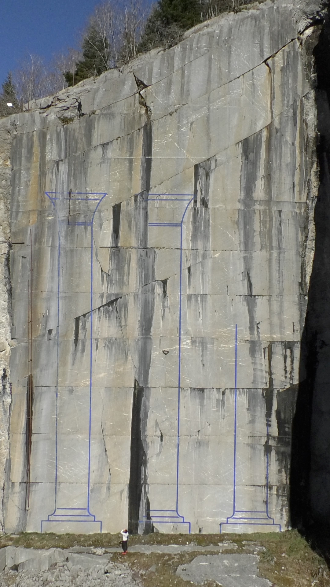 Peplum à Payolle - 3min16s - capture d'écran - projet parc et pics à l'Espiadet -25 - 9m x 10m bleu de maçon colle papier 2019